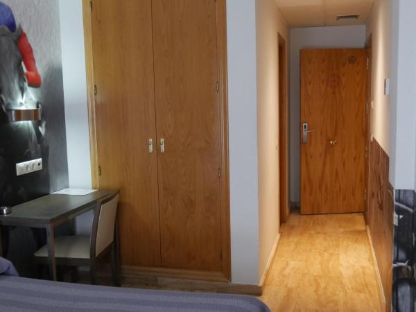 Hostal 4C Cuatro Caminos : photo 4 de la chambre chambre lits jumeaux