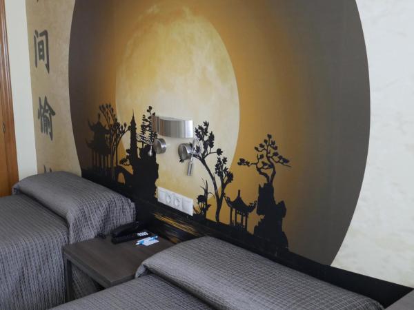 Hostal 4C Cuatro Caminos : photo 7 de la chambre chambre lits jumeaux