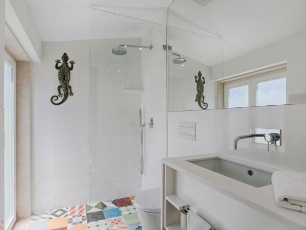 Dear Lisbon - Charming House : photo 7 de la chambre chambre double ou lits jumeaux avec terrasse