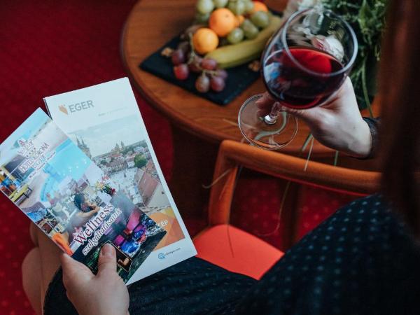 Hotel Korona Wellness, Rendezvény és Borszálloda : photo 4 de la chambre chambre familiale avec balcon