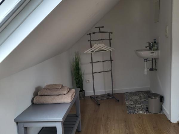 Brussels Bed & Blockchain Private rooms with shared bathroom : photo 5 de la chambre chambre simple