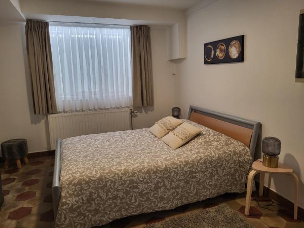 Brussels Bed & Blockchain Private rooms with shared bathroom : photo 2 de la chambre chambre double avec salle de bains privative