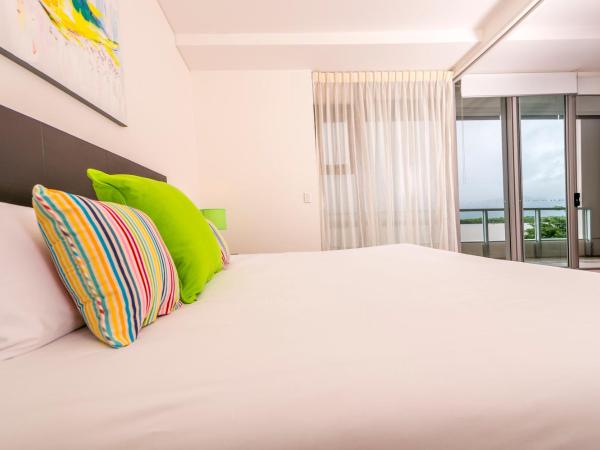 Cairns Private Apartments : photo 4 de la chambre appartement 1 chambre avec vue sur le port