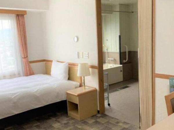 Toyoko Inn Nagasaki Ekimae : photo 1 de la chambre accessible single room - non-smoking