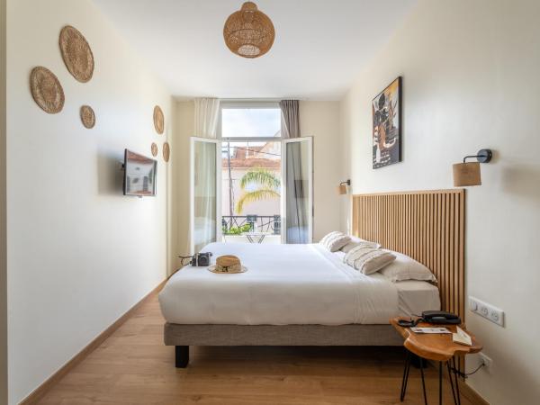 Hôtel La Villa Juan Beach : photo 4 de la chambre chambre prestige avec balcon