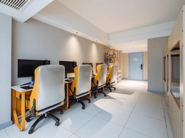 网鱼电竞酒店(竹山路地铁站店) : photo 2 de la chambre chambre quadruple