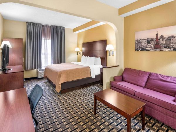 Clarion Inn & Suites Northwest : photo 1 de la chambre suite lit king-size – non-fumeurs