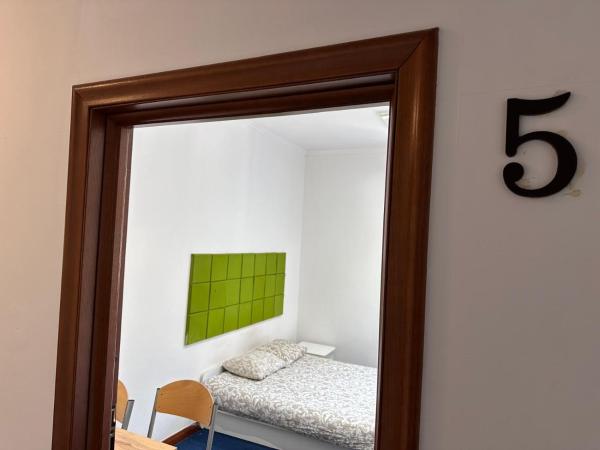 Erasmus Rooms Genius- 24h self check-in : photo 3 de la chambre chambre double standard