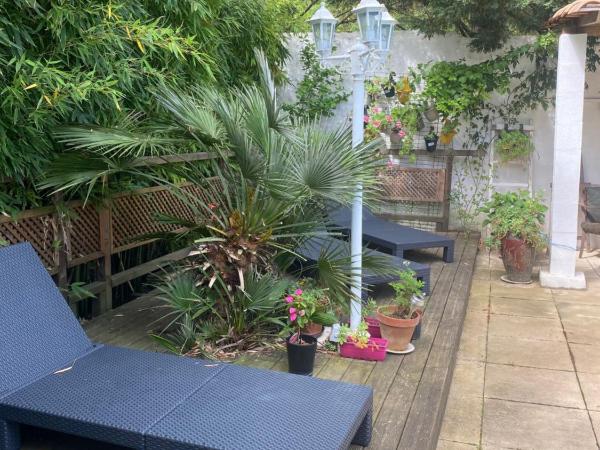Maison d'hôtes Le Beauséjour : photo 2 de la chambre chambre double - vue sur piscine