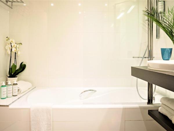 Croisette Beach Hotel Cannes - MGallery Collection : photo 9 de la chambre chambre queen ou lits jumeaux supérieure