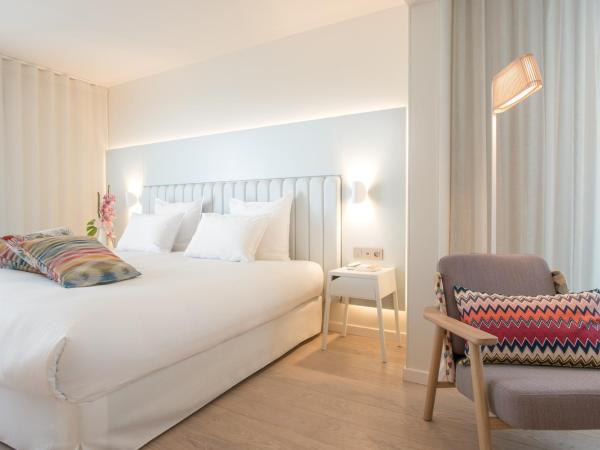 Croisette Beach Hotel Cannes - MGallery Collection : photo 7 de la chambre chambre lit queen-size deluxe avec balcon