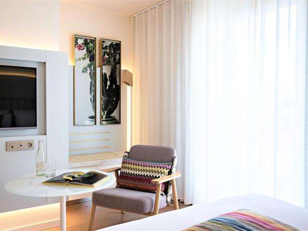 Croisette Beach Hotel Cannes - MGallery Collection : photo 7 de la chambre chambre classique lit queen-size ou lits jumeaux