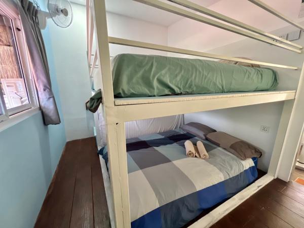 Sleep Inn - Lonely Beach : photo 7 de la chambre chambre double avec salle de bains commune