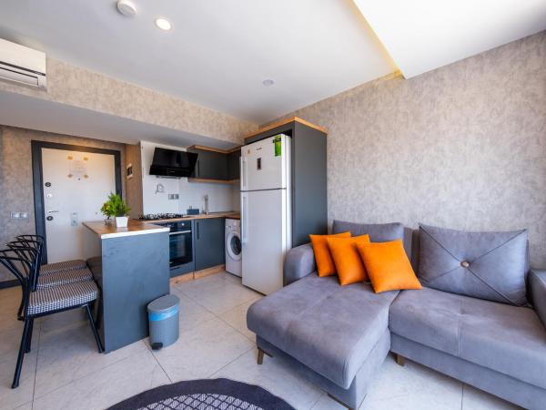 Mrt Suites Lara : photo 10 de la chambre suite lit queen-size avec baignoire spa