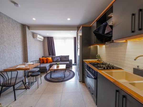 Mrt Suites Lara : photo 9 de la chambre suite deluxe avec baignoire spa