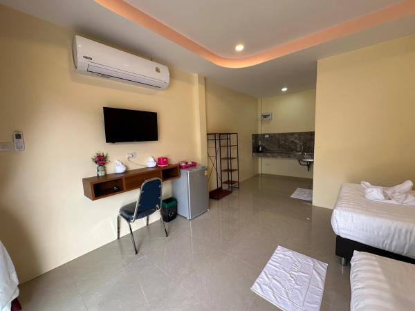 พัชรี รีสอร์ท ภูเก็ต Patcharee Resort Phuket : photo 3 de la chambre chambre lits jumeaux - vue sur piscine