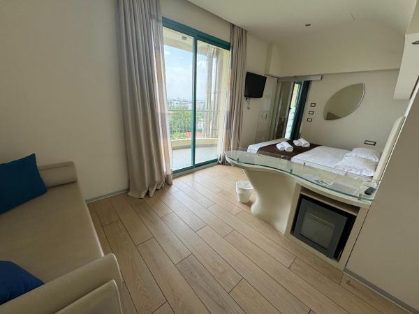 Bellariva Feeling Hotel : photo 8 de la chambre chambre quadruple supérieure avec balcon