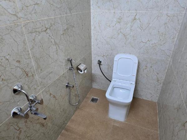 Hotel NJ Residency : photo 8 de la chambre chambre lit king-size deluxe