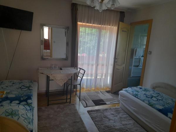 Aranyeső Vendégház Csorbai : photo 4 de la chambre chambre double