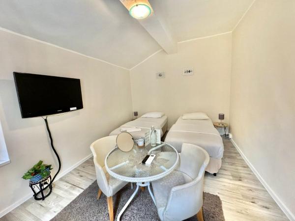 Maison Sarraj Affittacamere : photo 4 de la chambre chambre lits jumeaux avec salle de bains privative