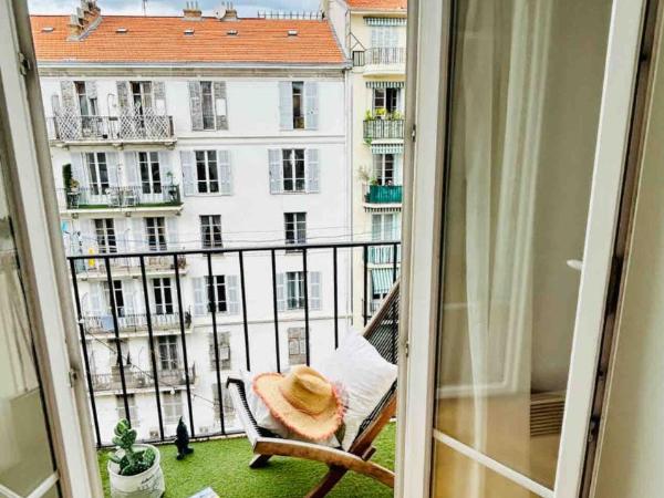 Emma's Guests House : photo 4 de la chambre chambre double avec balcon