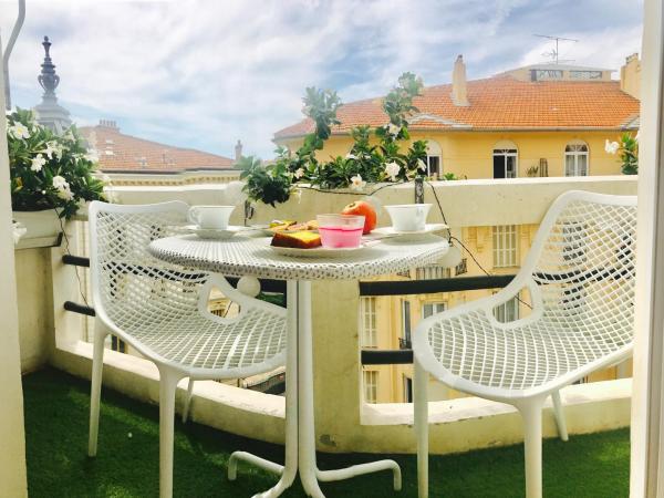 Emma's Guests House : photo 3 de la chambre chambre double avec balcon