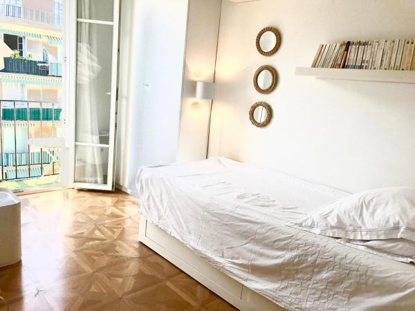 Emma's Guests House : photo 2 de la chambre chambre double avec balcon