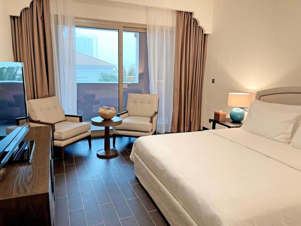Oaks Ibn Battuta Gate Dubai : photo 5 de la chambre deluxe two bedroom apartment with free shuttle bus to public beach