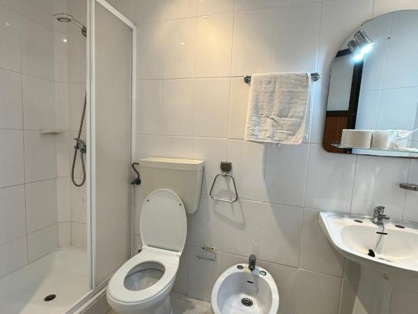 Central Guest House : photo 2 de la chambre chambre double ou lits jumeaux