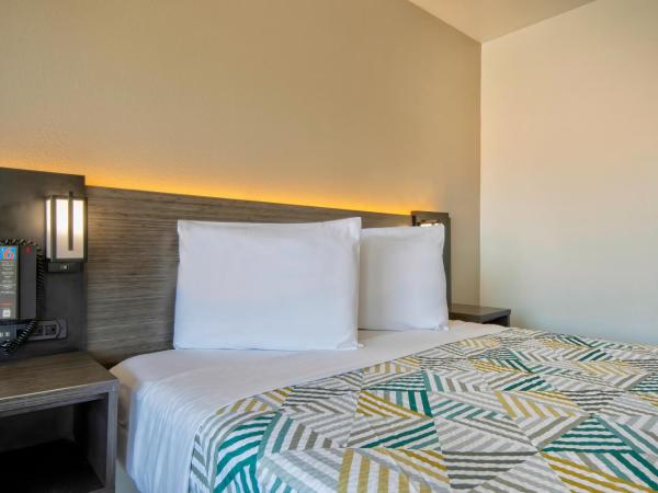 Motel 6-Albuquerque, NM - Carlisle : photo 8 de la chambre chambre double - accessible aux personnes à mobilité réduite 