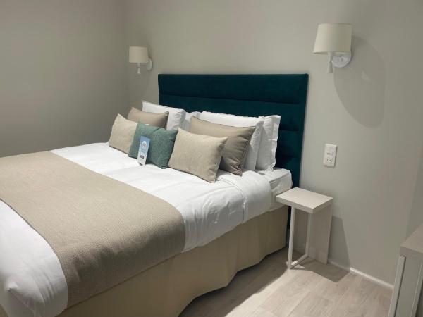 Kyriad Saumur Hyper Centre Hôtel Appartements et SPA soins Sothys Paris : photo 4 de la chambre appartement