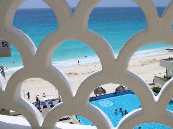 BSEA Cancun Plaza Hotel : photo 2 de la chambre chambre de luxe avec vue sur l'océan