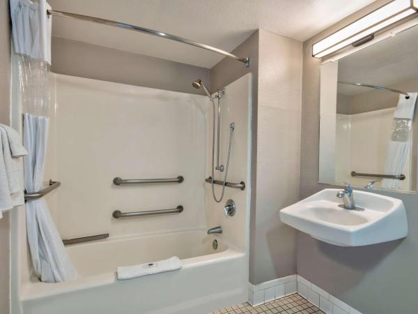 Motel 6-Albuquerque, NM - Carlisle : photo 5 de la chambre chambre double - accessible aux personnes à mobilité réduite 