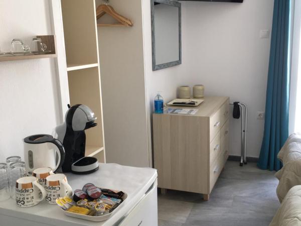 Ioanna's House : photo 4 de la chambre chambre triple confort avec balcon - vue latérale sur mer