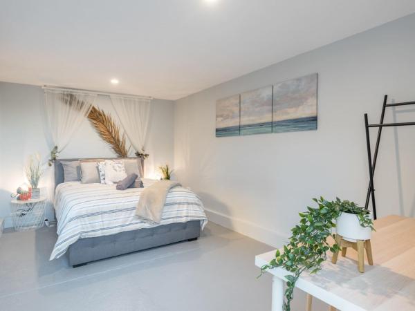 Detached Double Room - Seconds to Transport - Close to China Town - Shared Bathroom : photo 3 de la chambre chambre double avec salle de bains commune