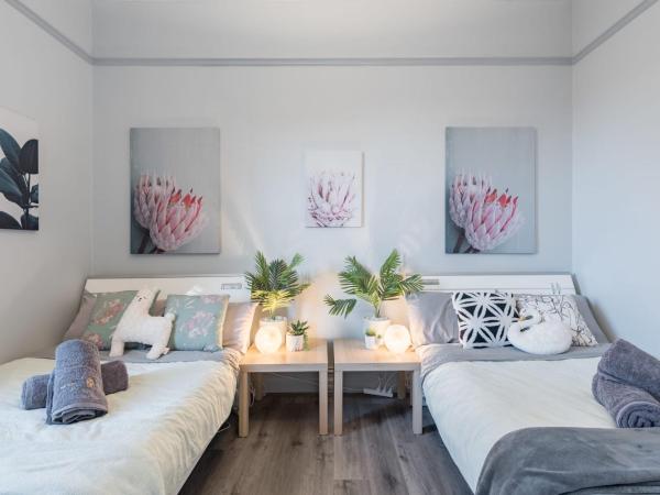 Spacious Quadruple Room - Nearby Station and Park - Close to Chinatown - Shared Bathroom : photo 3 de la chambre chambre quadruple avec salle de bains commune