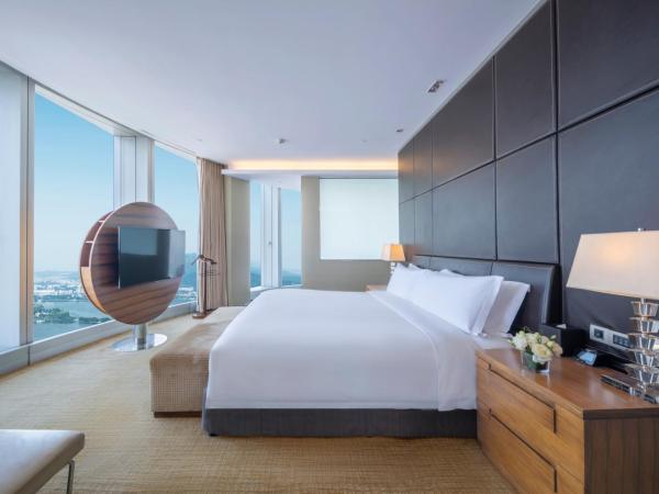 InterContinental Nanjing, an IHG Hotel : photo 3 de la chambre one-bedroom dining suite with lake view