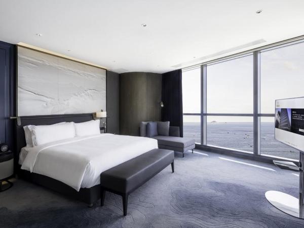 青岛海天大酒店 : photo 1 de la chambre chambre simple - vue sur parc