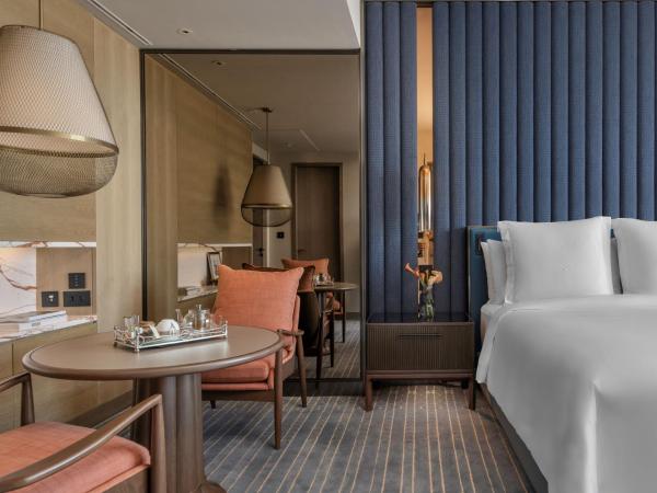 Four Seasons Hotel Mumbai : photo 1 de la chambre premier city view room with 15% discount on food and soft beverage, laundry and spa services