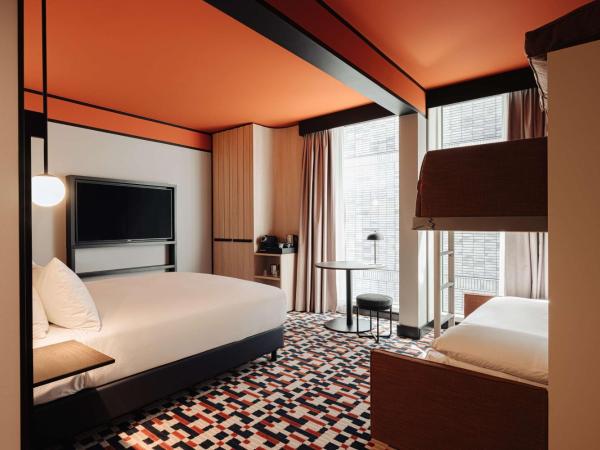 DoubleTree by Hilton Amsterdam Centraal Station : photo 2 de la chambre chambre familiale avec lit king-size et lit superposé