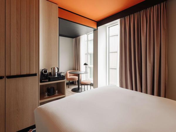 DoubleTree by Hilton Amsterdam Centraal Station : photo 5 de la chambre chambre lit king-size - vue sur cour