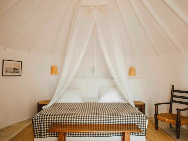 Les Bains Gardians : photo 9 de la chambre chambre double de luxe - cabane de gardian