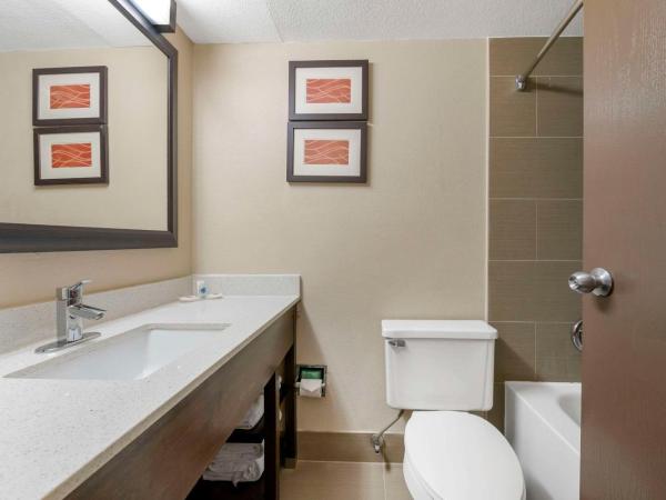 Comfort Inn & Suites North at the Pyramids : photo 5 de la chambre chambre double avec 2 lits doubles