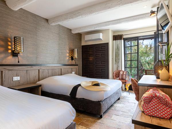 Les Bains Gardians : photo 3 de la chambre chambre triple cavalière