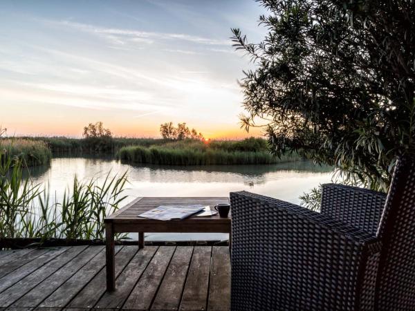 Les Bains Gardians : photo 3 de la chambre chambre double avec baignoire - massouscles