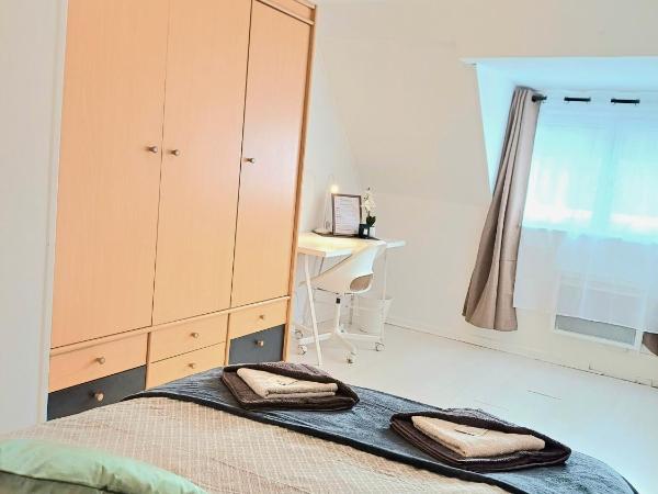 La Belle Thil - Proche Aéroport - Chambres Individuels : photo 6 de la chambre chambre quadruple