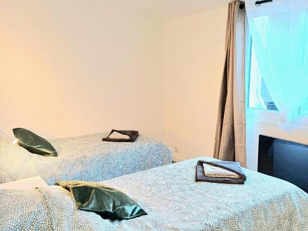 La Belle Thil - Proche Aéroport - Chambres Individuels : photo 2 de la chambre chambre lits jumeaux