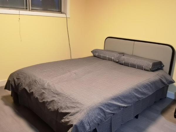 卡城如家家庭旅馆6号店 : photo 1 de la chambre chambre double avec salle de bains privative