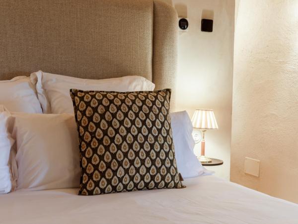 Castell de Vallgornera : photo 9 de la chambre chambre double deluxe avec baignoire