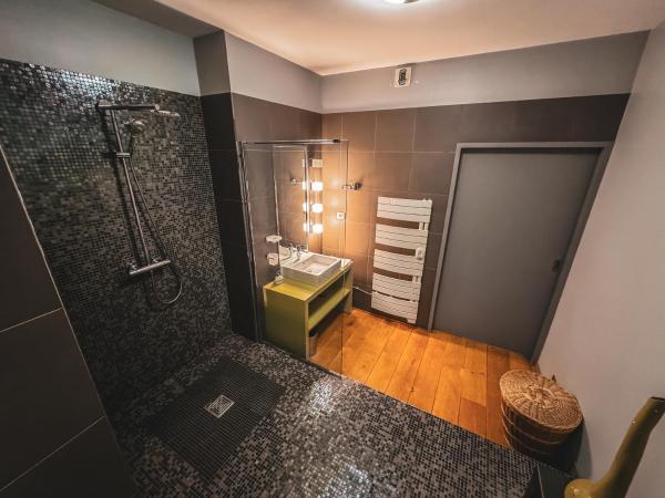 VILLA FLEURY - APPART'HÔTEL DE STANDING : photo 3 de la chambre studio lit king-size